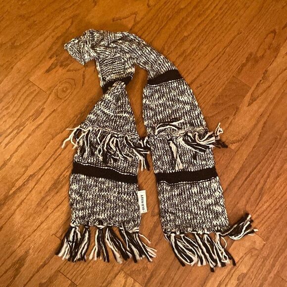 NWT Old Navy scar, black and white very soft - Picture 1 of 6
